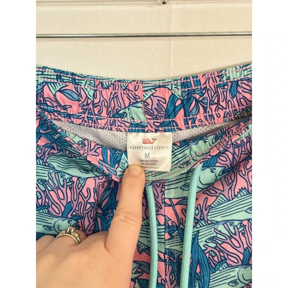 Vineyard Vines • Men's Chappy Swim Trunk Short Size‎ M Coral Fish Print Neon